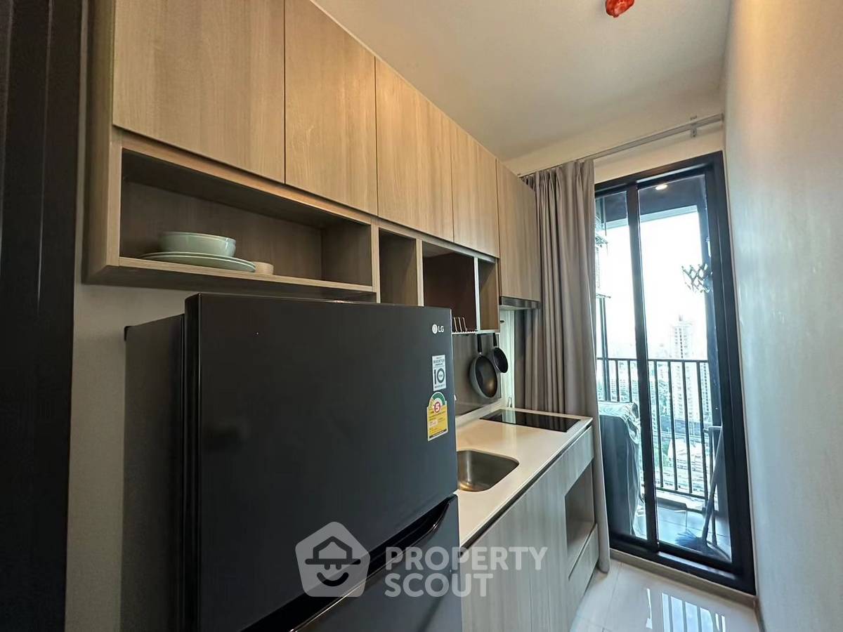 picture Great Value 1-BR Knightsbridge Prime Onnut, 32nd Floor BTS On Nut (ID 2832925) - 4/47
