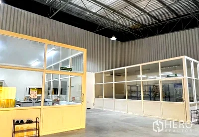 Factory for rent วิทยาลัยเทคโนโลยีทางการแพทย์และสาธารณสุขกาญจนาภิเษก : For rent or sale Factory 1800 sq.m. in Khun Si, Sai Noi, Nonthaburi