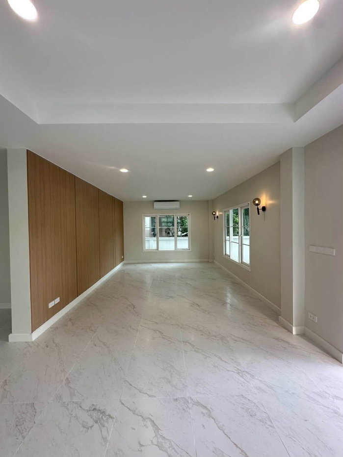 รูป #HHR183 ขายบ้านเดี่ยวรีโนเวทใหม่ 3 ห้องนอน 3 ห้องน้ำ 📍 ถ.เฉลิมพระเกียรติ ร.9 - รูปที่ 2/7