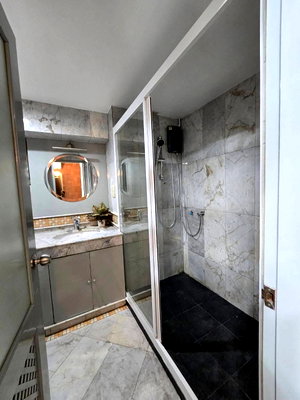 Condos for rent : MN006977 | 2Bed | 3Bath | BTS Chit Lom | 246sqm | THB 80,000/mo | Fl.5 — Sithakarn Condominium Bangkok