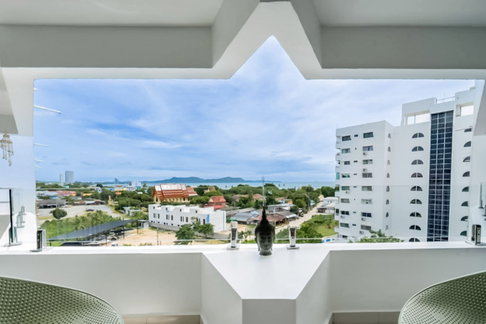 4 Bedroom Duplex Condo for Rent Somphong Condotel Pattaya