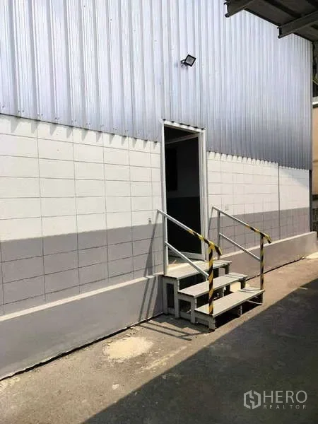picture For rent Warehouse 1300 sqm in Lam Pla Thio, Lat Krabang, Bangkok - 5/16