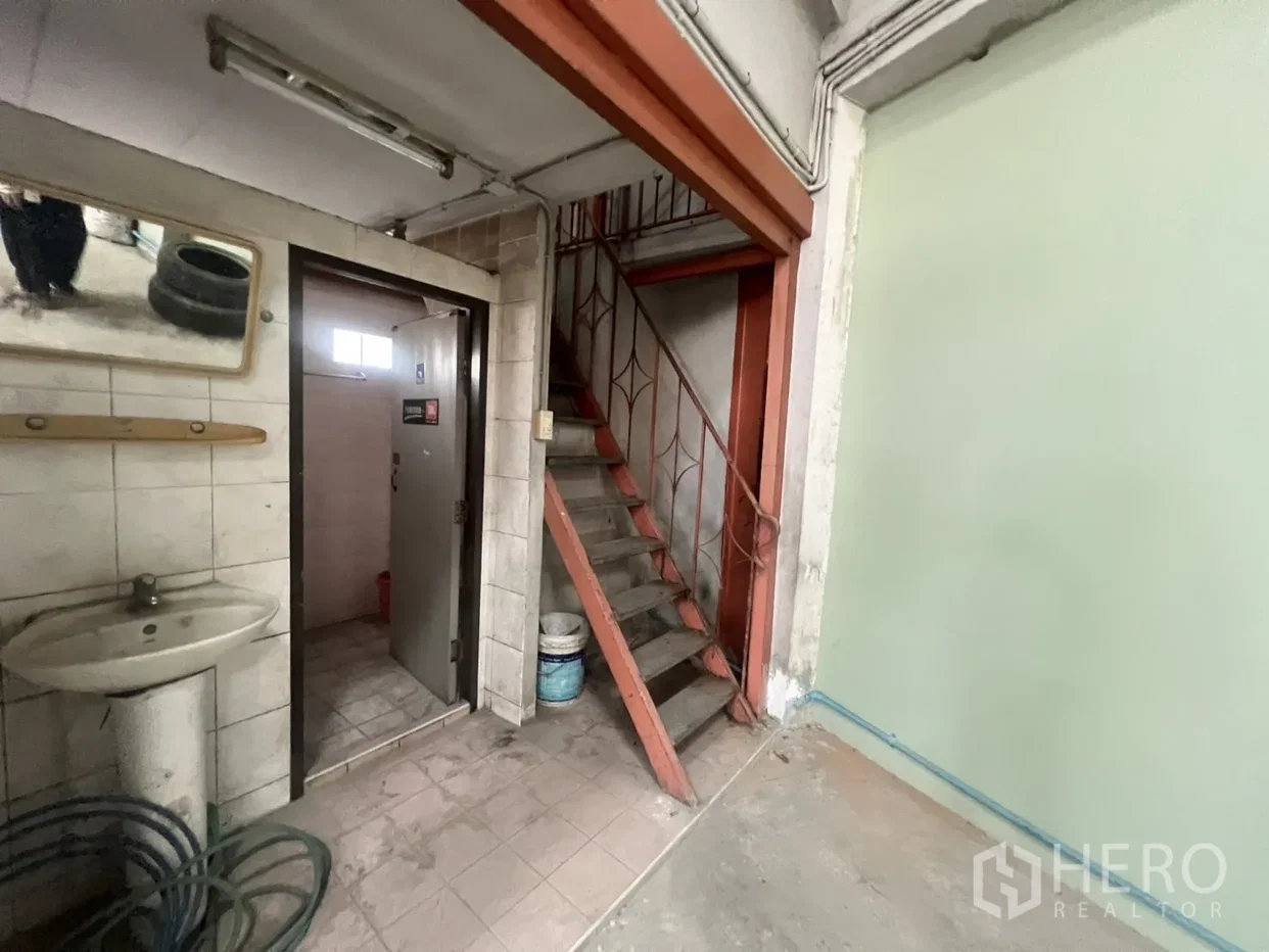picture For rent Warehouse 257 sqm in Phra Khanong, Khlong Toei, Bangkok BTS Thonglor - 6/7