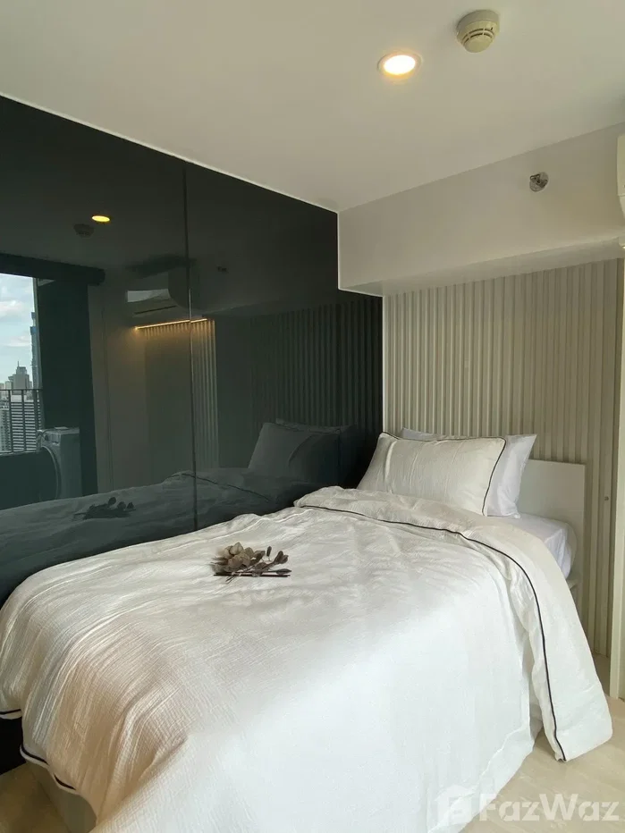 picture 2 bed 1 bath duplex high floor condo 6814380 - 4/13