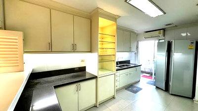 Condos for rent : AA567195 | 3Bed | 3Bath | BTS Phrom Phong | 164sqm | THB 70,000/mo | Fl.11 — Richmond Palace Bangkok