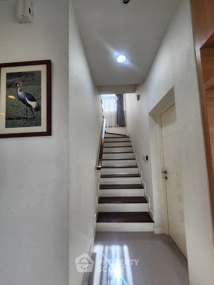 picture 3-BR 193 Sqm House At Setthasiri Krungthep Kreetha (ID 3334880) - 9/19