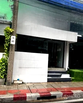 เช่าพื้นที่ขายของ ถนนสุขุมวิท : ให้เช่า พื้นที่ขายของ 40 ตรม คลองตันเหนือ วัฒนา กรุงเทพมหานคร BTS พร้อมพงษ์
