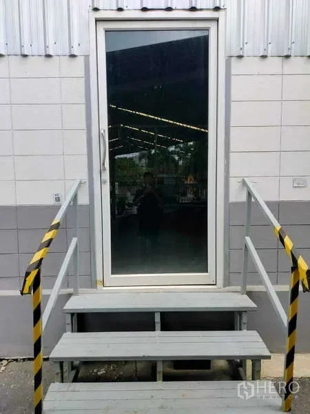 picture For rent Warehouse 1300 sqm in Lam Pla Thio, Lat Krabang, Bangkok - 8/16
