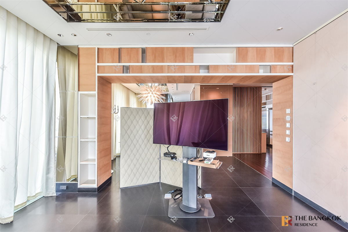 picture The Ritz Carlton Residence near BTS Chong Nonsi - 4/10