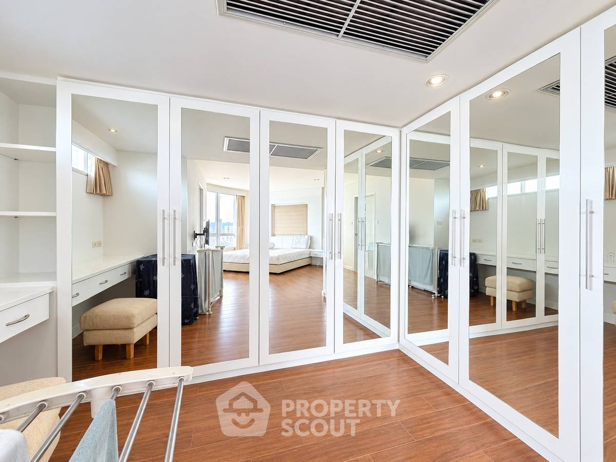 picture 2-BR Condo at D.S. Tower 2 Sukhumvit 39 Condominium near MRT Sukhumvit (ID 3339966) - 2/7