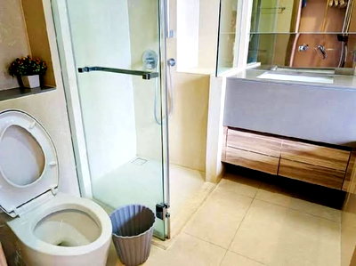 Condos for rent : AA424213 | 1Bed | 1Bath | BTS Asok | 46sqm | THB 35,000/mo | Fl.25 — The Esse Asoke Bangkok
