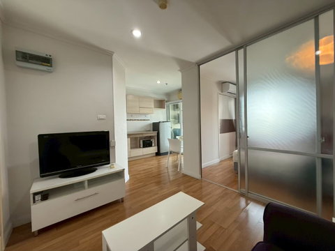 ✅✅ For Rent: Lumpini Place Rama 4 - Kluay Nam Thai (900m from BTS Ekkamai). Ready to move in; convenient location.