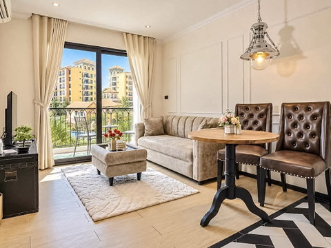 1 Bed Condo for Sale Venetian Signature Condo Resort Pool View