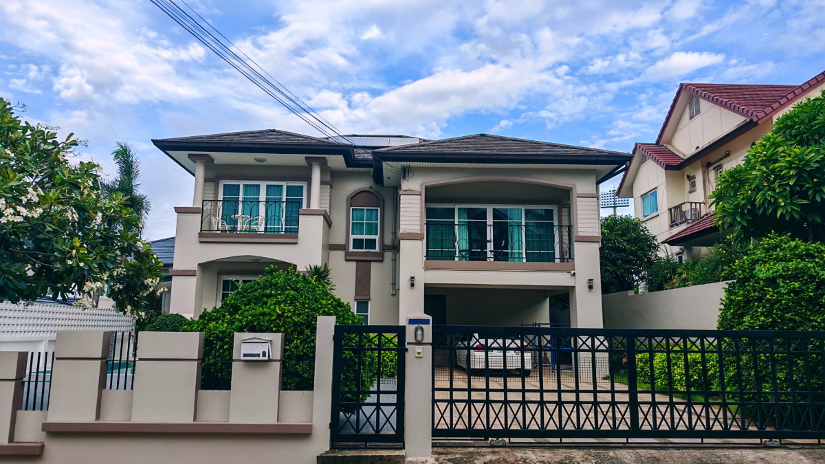 รูป ขายบ้านเดี่ยว 2 ชั้น พร้อมสระว่ายน้ำส่วนตัว ย่านทุ่งกลม-ตาลหมัน พัทยา 4 ห้องนอน พื้นที่ใช้สอยกว่า 400 ตร.ม. - รูปที่ 1/32