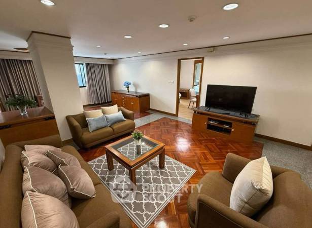 picture Pet-Friendly 2-BR United Tower Thong Lor, 16th Floor, BTS Thong Lor (ID 3337609) - 1/8