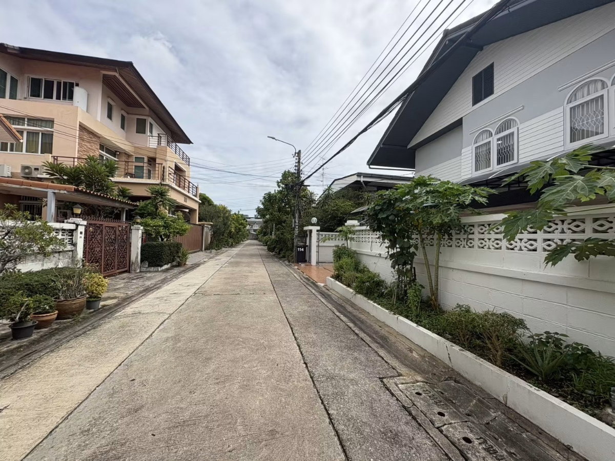 รูป 🏡✨ บ้านเดี่ยวให้เช่า ใจกลางรัชดา–ห้วยขวาง 6 ห้องนอน 4 ห้องน้ำ บ้านที่มีพื้นที่กว้างและเป็นส่วนตัว บ้านพื้นที่กว้าง เหมาะสำหรับครอบครัวใหญ่ - รูปที่ 2/20
