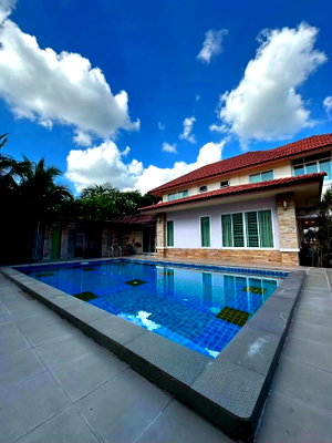 เช่าบ้านเดี่ยว เชียงใหม่ : 
 ให้เช่าPool villa หมู่บ้านรุ่งอรุณ 3 หางดง ใกล้กาดฝรั่ง น้ำไม่ท่วม