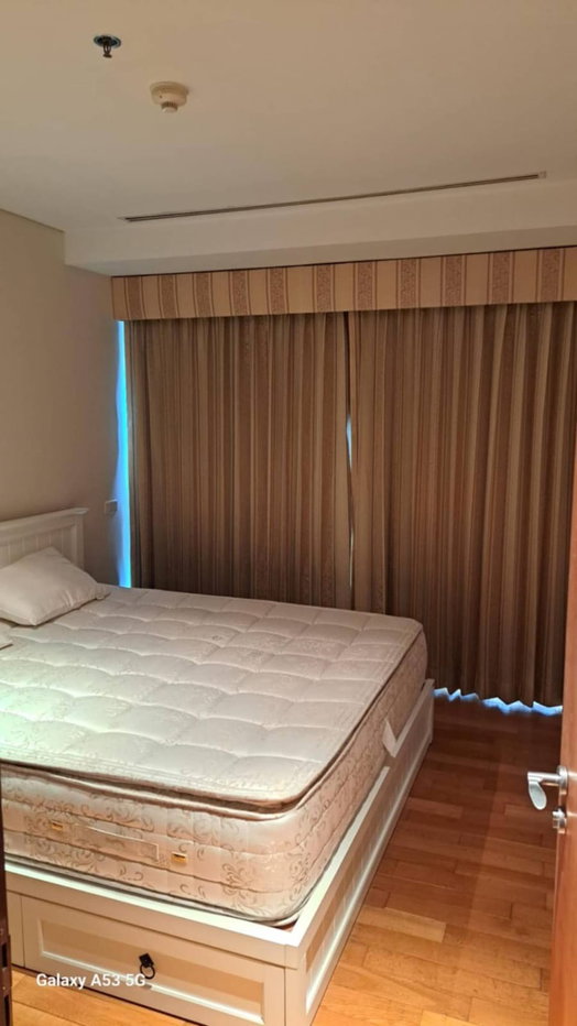picture Spacious 1 bedroom condo near Benjakitti Park Pet-friendly condo - 8/12
