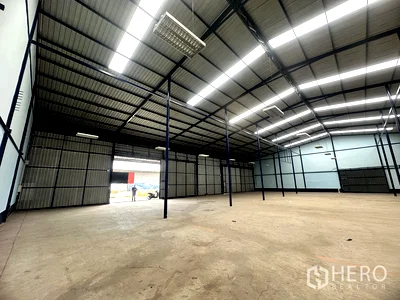 Factory for rent Lat Krabang : For rent Warehouse 1080 sq.m. in Lat Krabang, Bangkok