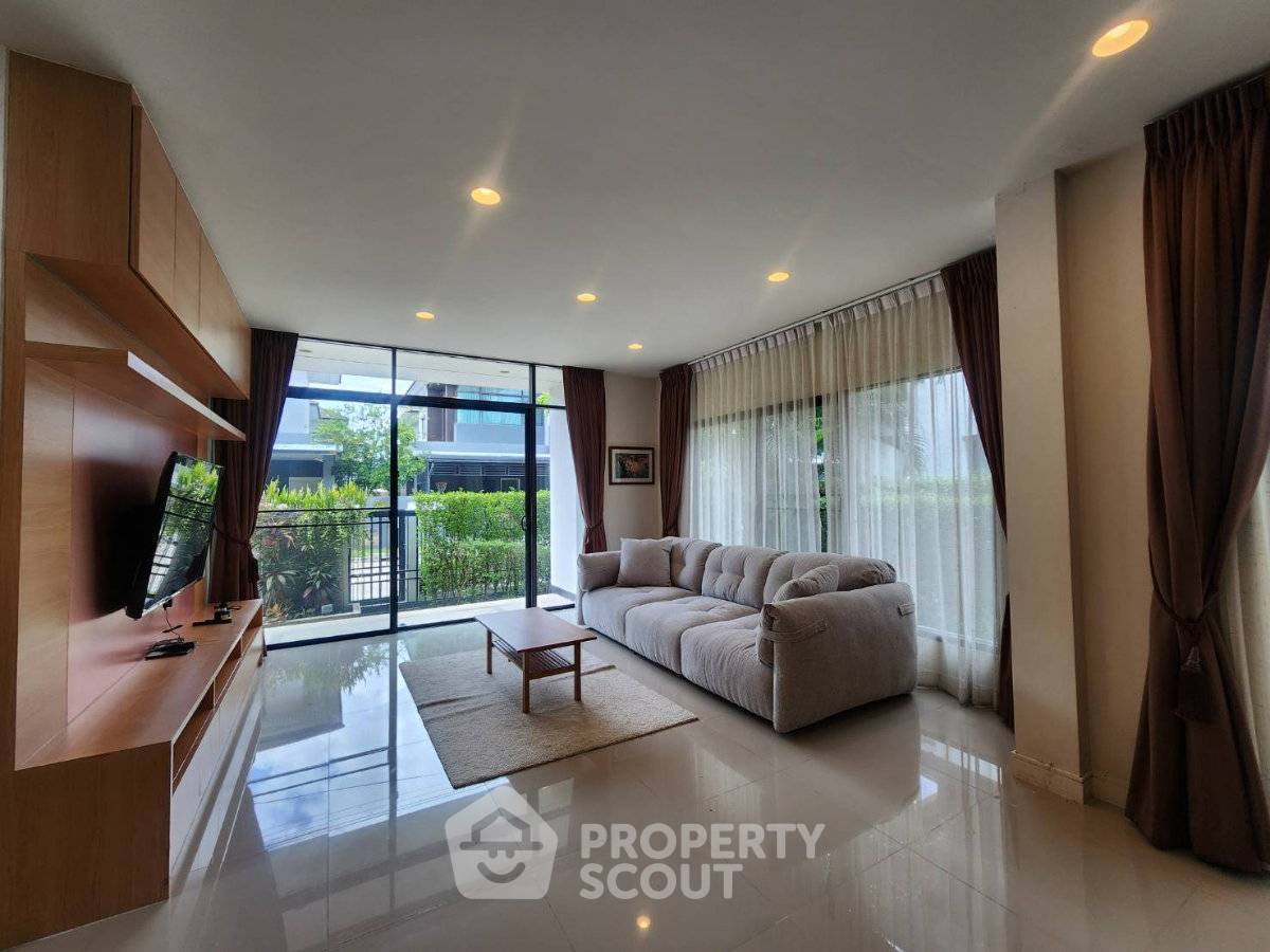 picture 3-BR 193 Sqm House At Setthasiri Krungthep Kreetha (ID 3334880) - 4/19