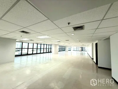 เช่าสำนักงาน บิ๊กซี ซูเปอร์เซ็นเตอร์ เอกมัย : ให้เช่า ออฟฟิศ 450 ตรม วัฒนา กรุงเทพมหานคร BTS เอกมัย