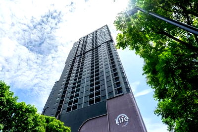 คอนโดให้เช่า : MN007694 | 2 ห้องนอน | 1 ห้องน้ำ | MRT Queen Sirikit National Convention Centre | 51 ตร.ม. | 45,000 บาท/เดือน | ชั้น 23 — Life Rama 4 - Asoke กรุงเทพฯ