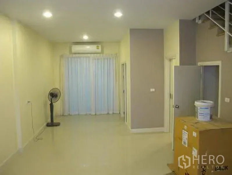 รูป ให้เช่าทาวน์เฮาส์ 3 ห้องนอน Baan Klang Muang S-Sense Rama 9 - Ladprao (บ้านกลางเมือง เอส-เซ้นส์ พระราม 9 - ลาดพร้าว) วังทองหลาง วังทองหลาง กรุงเทพมหานคร - รูปที่ 2/10