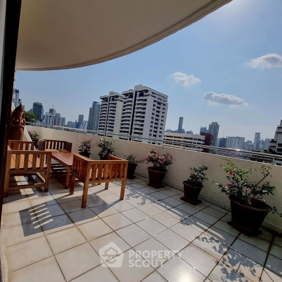 picture 2-BR Condo at Supalai Place Sukhumvit 39 near BTS Phrom Phong (ID 3347525) - 9/9