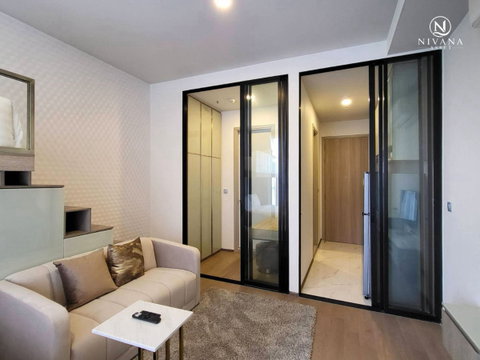 ห้องแต่งครบ เตียงลอฟท์ ส่วนกลางจัดเต็ม Hampton Phayathai