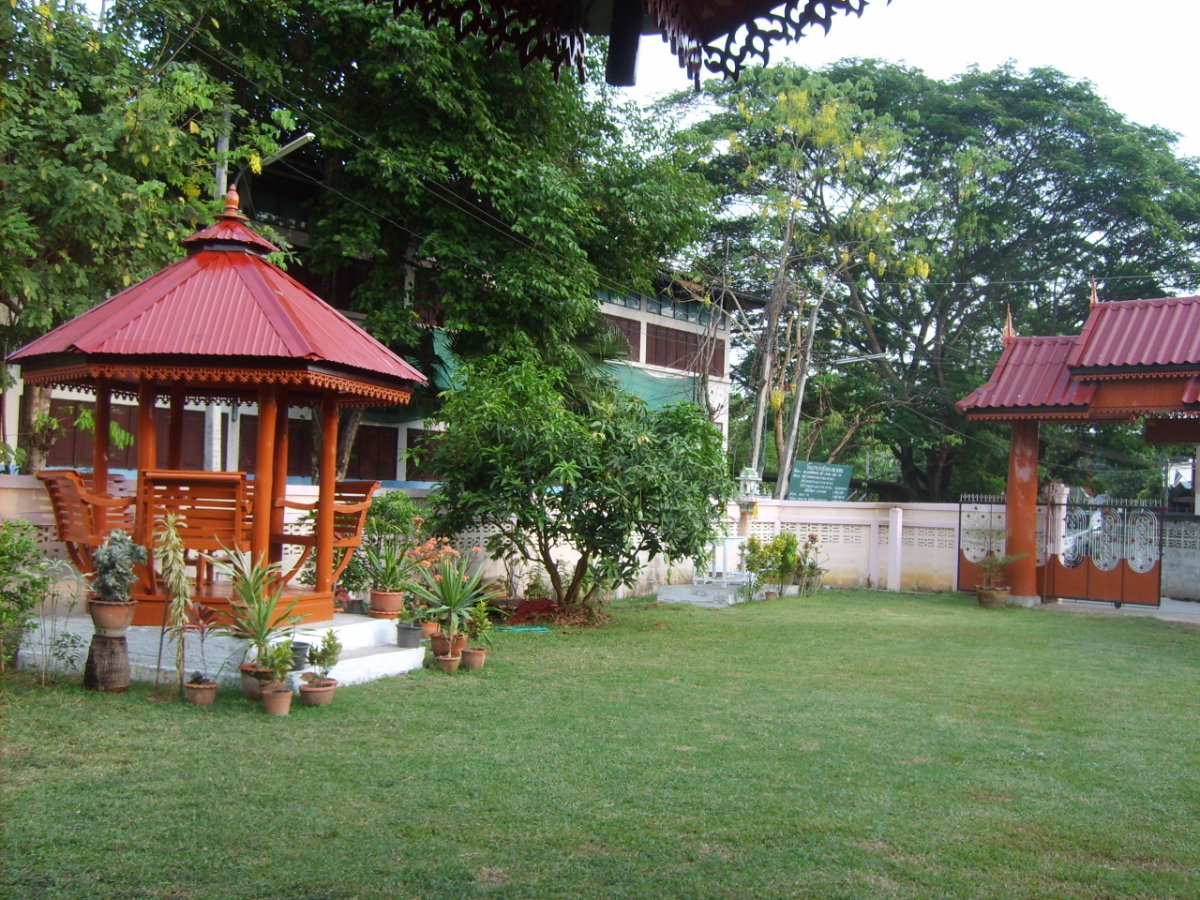 picture Elevated Teak Wood House with Land - 3/5