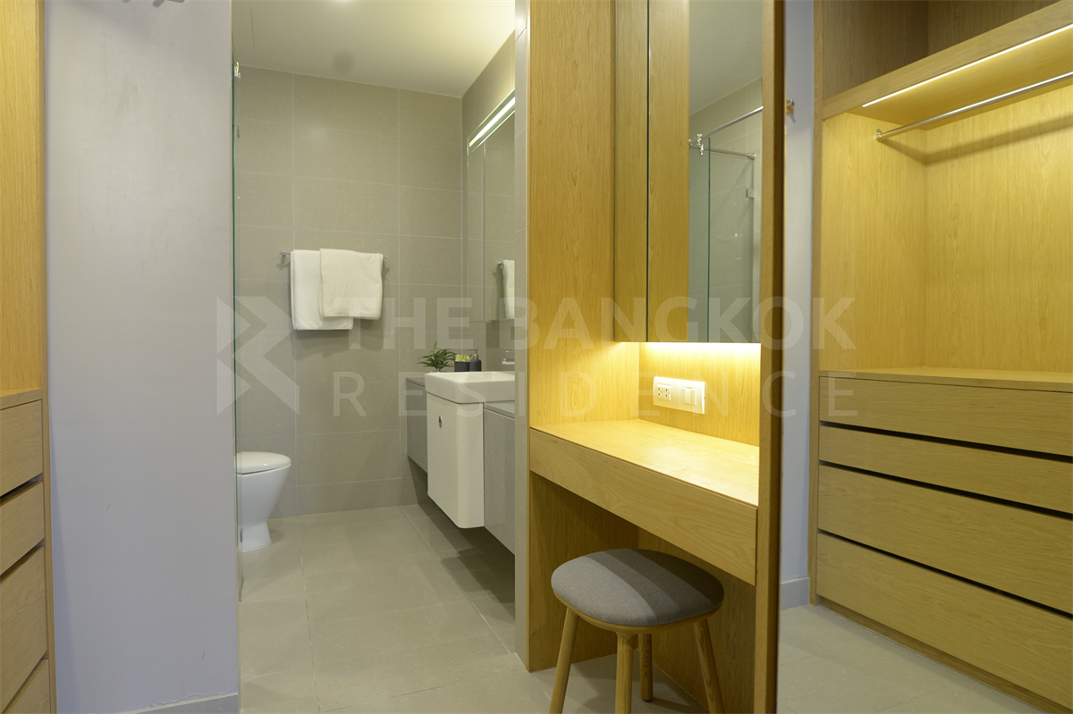 picture Noble Ploenchit Cool Condo, Central City Location near BTS Phloen Chit - 5/10
