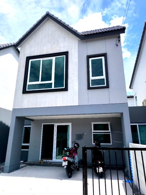 บ้านแฝดให้เช่า : ให้เช่าเดือนละ 60,000 บาท บ้านใหม่ยังไม่ได้เข้าอยู่ เจ้าของขายเอง