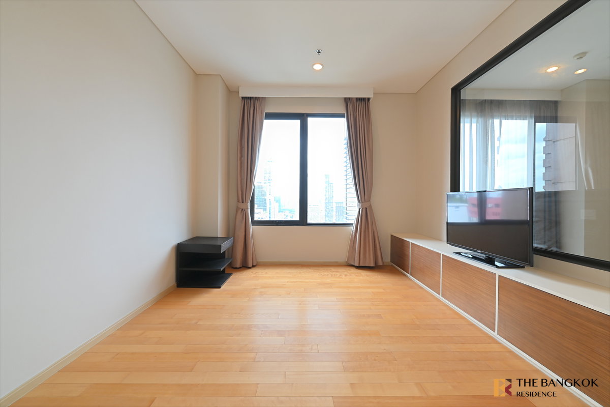 รูป 🔥 Rare Item! 💎 Villa Asoke Duplex 2BR 110.23 sq.m. 12.5MB ✨ Brand New! พร้อมวิวด้านหลังที่หาได้ยาก 🌆 ใกล้ MRT เพชรบุรี - รูปที่ 5/13