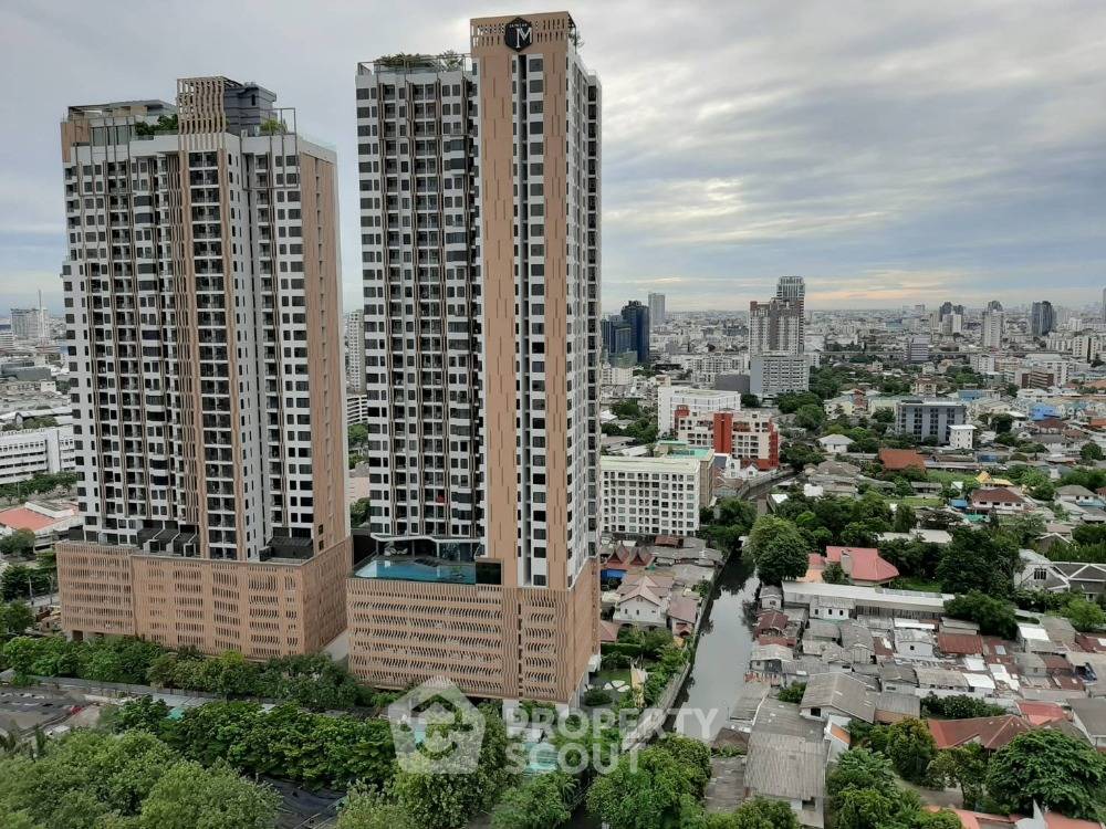 picture 27th-Floor 2-BR Ideo Phaholyothin Chatuchak Near BTS Saphan Khwai (ID 402862) - 8/8
