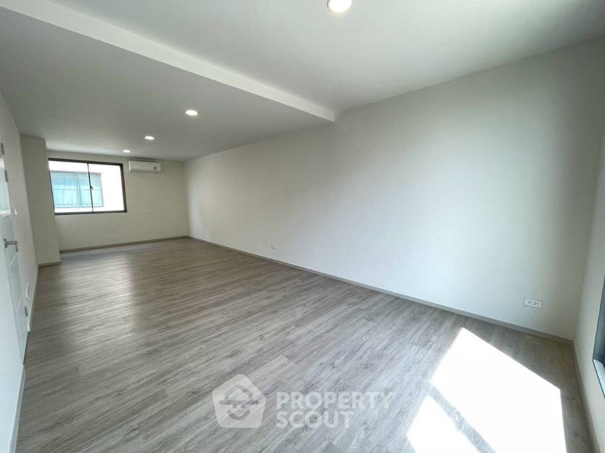 รูป ทาวน์เฮ้าส์ 4-ห้องนอน ที่ อัลติจูด คราฟ บางนา ใน บางแก้ว (ID 3338061) - รูปที่ 7/19