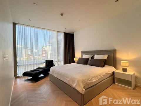 Four Seasons Private Residence 6810897