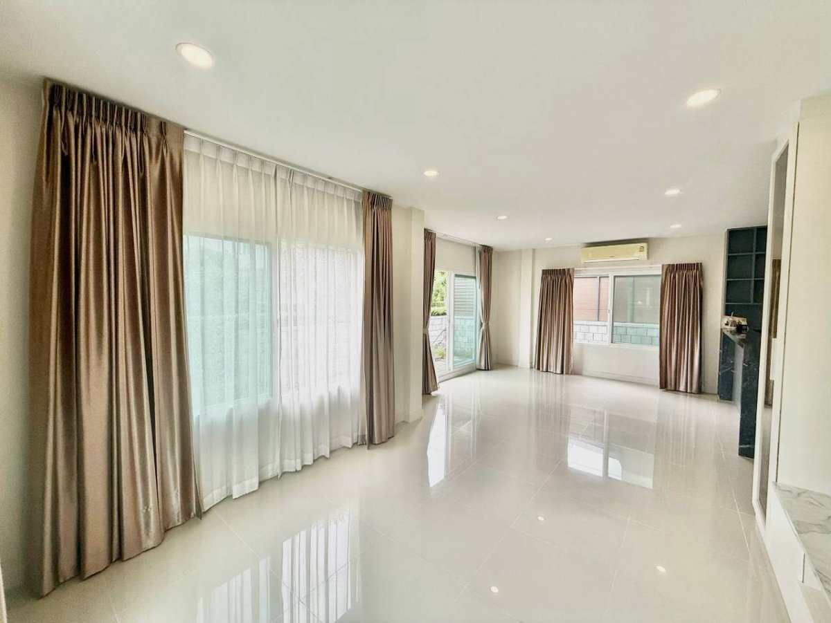 รูป ขายบ้านเดี่ยว 2 ชั้น Centro Bangna-Wongwaen บ้านหลังริม 61.5 ตร.ว. 4 ห้องนอน 4 ห้องน้ำ พร้อมเฟอร์นิเจอร์ ย่านบางนา-ประเวศ - รูปที่ 3/21
