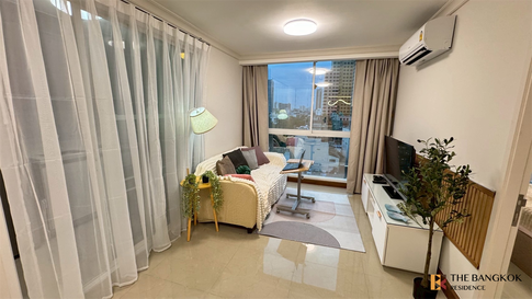 Chateau In Town Phaholyothin 11 is a condominium project, developed by CMC Group, located at Soi Sena Ruam, Samsen Nai, Phaya Thai, Bangkok 10400. Construction of Chateau In Town Phaholyothin 11 was c คอนโดย่าน CBD ราคาถูกกว่าตลาด ใกล้ BTS สถานีเสนาร่วม