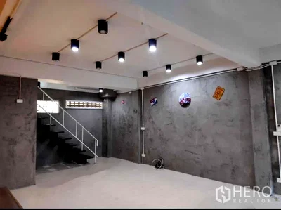 Home office for rent  Port Authority of Thailand : For rent Home Office 180 sqm in Phra Khanong, Khlong Toei, Bangkok BTS Phra Khanong