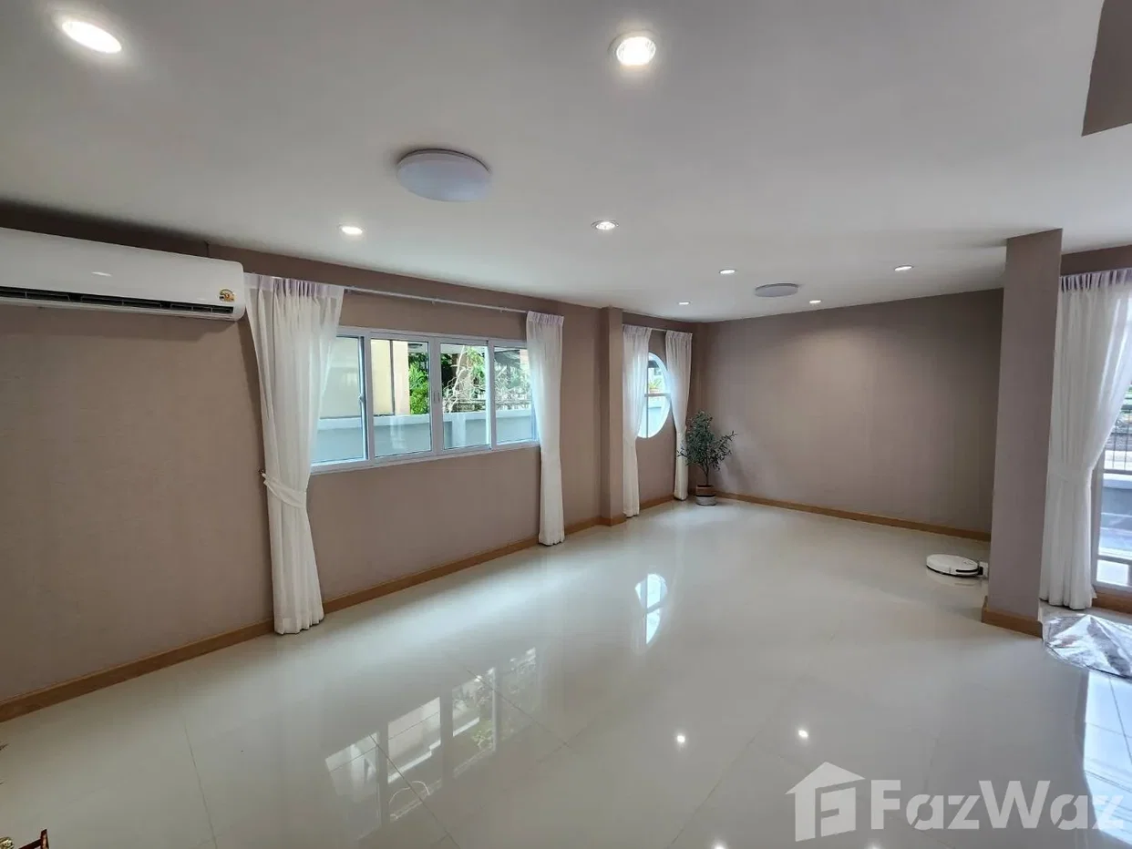 picture Fully Renovated 2-Storey Detached House | Modern Minimal 6810785 - 13/25