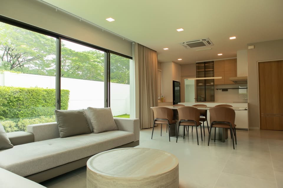 รูป ให้เช่าบ้านเดี่ยว บ้านใหม่หรู Mantana Bangna Km.15  ใกล้ Mega Bangna / IKEA / สนามบินสุวรรณภูมิ  4 ห้องนอน 5 ห้องน้ำ  Line: @ideally.property - รูปที่ 3/27