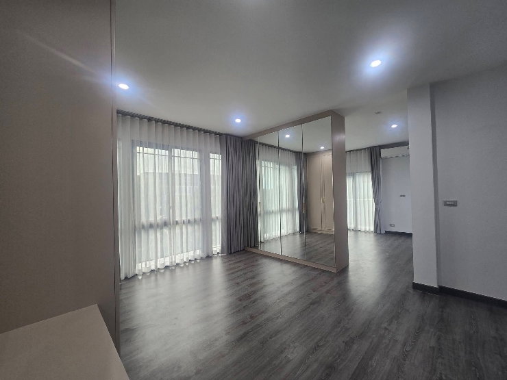 รูป 🏡 ให้เช่าทาวน์โฮมหรู 3 ชั้น | K250
📍 Baan Klang Muang Classe Sukhumvit 77
✨ อ่อนนุช 21 | ใกล้ BTS อ่อนนุช
💰 ค่าเช่า 150,000 บาท/เดือน - รูปที่ 7/9