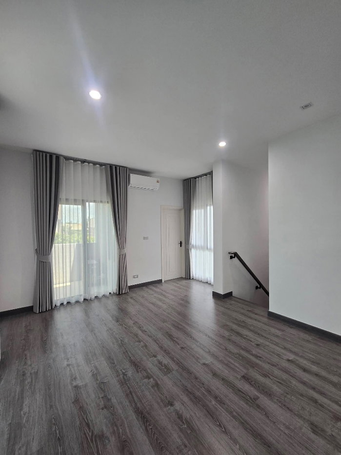 รูป 🏡 ให้เช่าทาวน์โฮมหรู 3 ชั้น | K250
📍 Baan Klang Muang Classe Sukhumvit 77
✨ อ่อนนุช 21 | ใกล้ BTS อ่อนนุช
💰 ค่าเช่า 150,000 บาท/เดือน - รูปที่ 8/9
