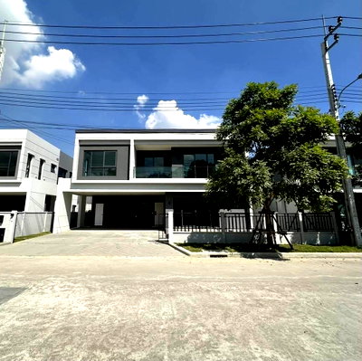 เช่าบ้านเดี่ยว นิคมอุตสาหกรรมบางปู : ME2500649 ให้เช่าบ้านเดี่ยว Centro บางนา ทิศใต้ลมดีมว๊ากก พร้อมอยู่ ใกล้ MEGA บางนา