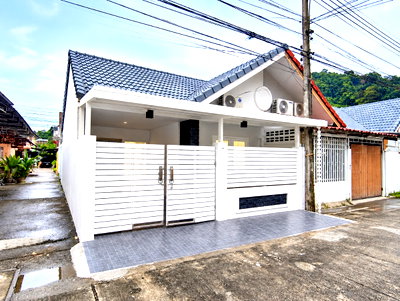 ทาวน์โฮม ภูเก็ต : ขายถูก ทาวน์เฮาสร์รีโนเวท หมู่บ้านภักดี กะทู้ , ซอยน้ำตกกระทู้ หลังมุม 2ห้องนอน 1 ห้องน้ำ  พร้อมอยู่ ราคา 2.8 ล้าน  โทร 082-4426354 คุณไนซ์
