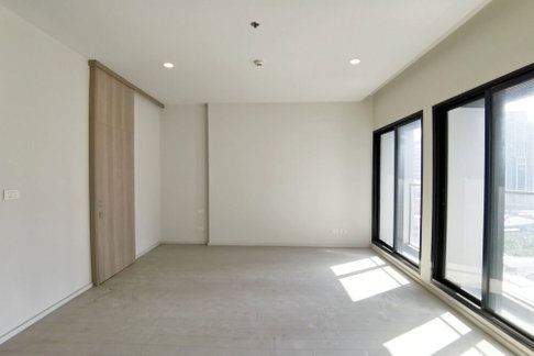 🔥SELL AT LOSS !! 🔥 Noble Ploenchit, 1 bedroom, 1 bathroom, pool view, high floor 11++, big size !! Code C20221209367 Partly Furnished