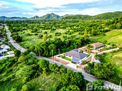 Houses for sale Prachaubkirikhan : 3 Bedroom Villa for sale in Thap Tai, Prachuap Khiri Khan  6792975