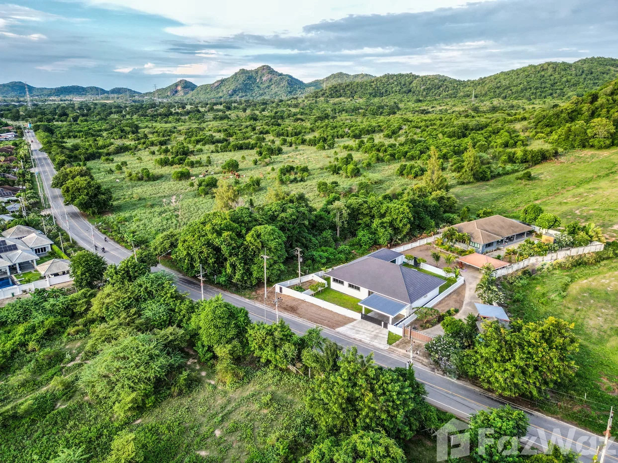 picture 3 Bedroom Villa for sale in Thap Tai, Prachuap Khiri Khan  6792975 - 1/9