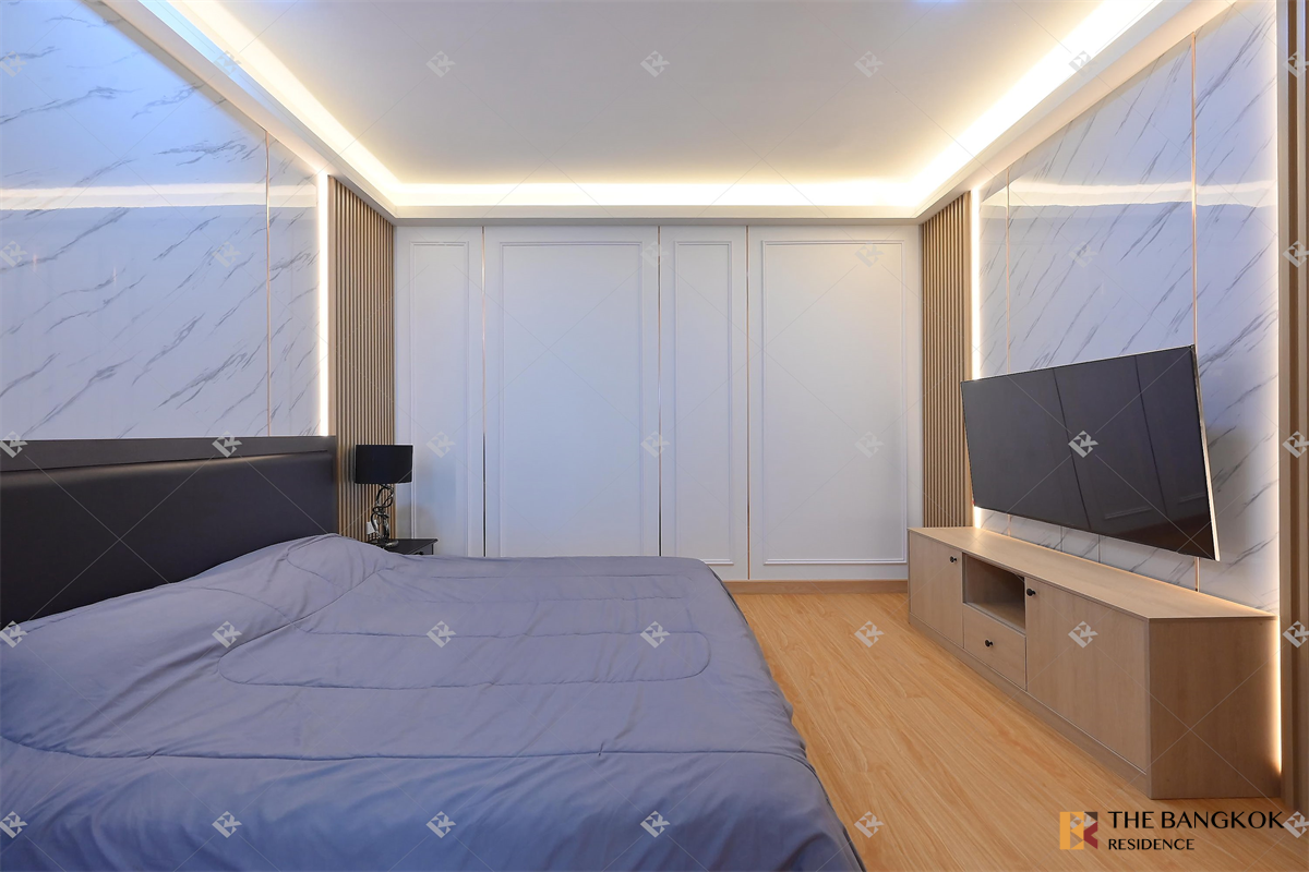 picture Fits All Lifestyles Noble Ora Thonglor - 7/10