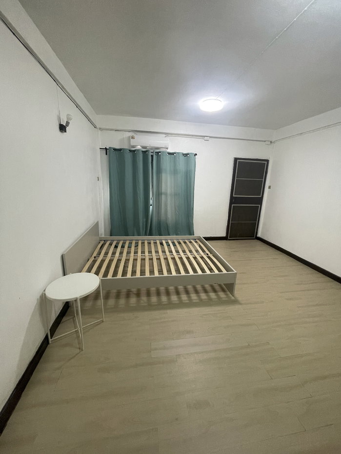 รูป  🏢 [17,000 บาท] ให้เช่า ทาวน์เฮาส์ 3 ชั้น 4 ห้องนอน 2 ห้องน้ำ  - รูปที่ 11/12
